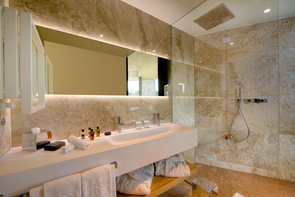 13a. Bathroom Deluxe Prestige Room