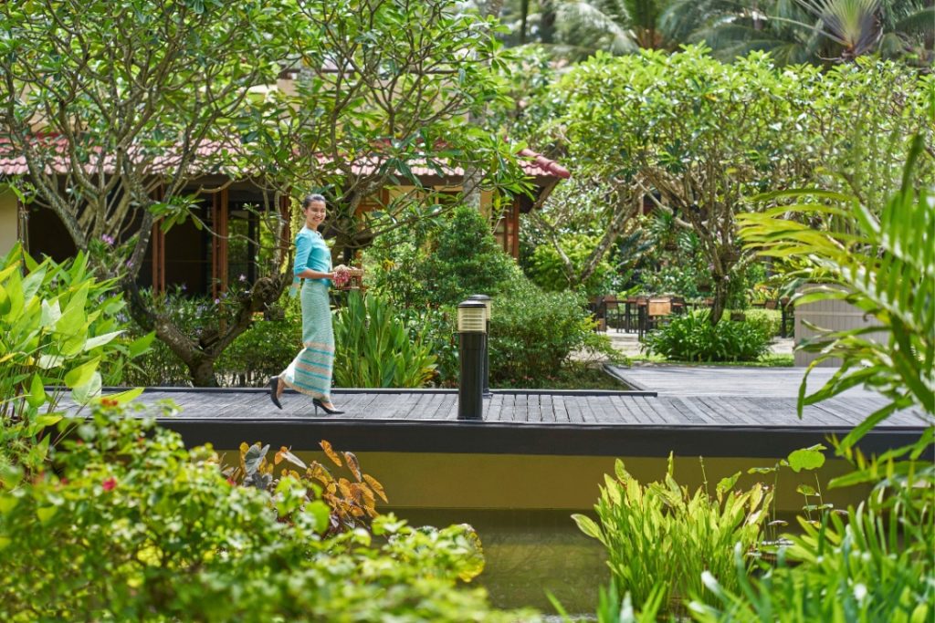 dusit-thani-laguna-phuket-accommodation-pool-villa-walkway-trees