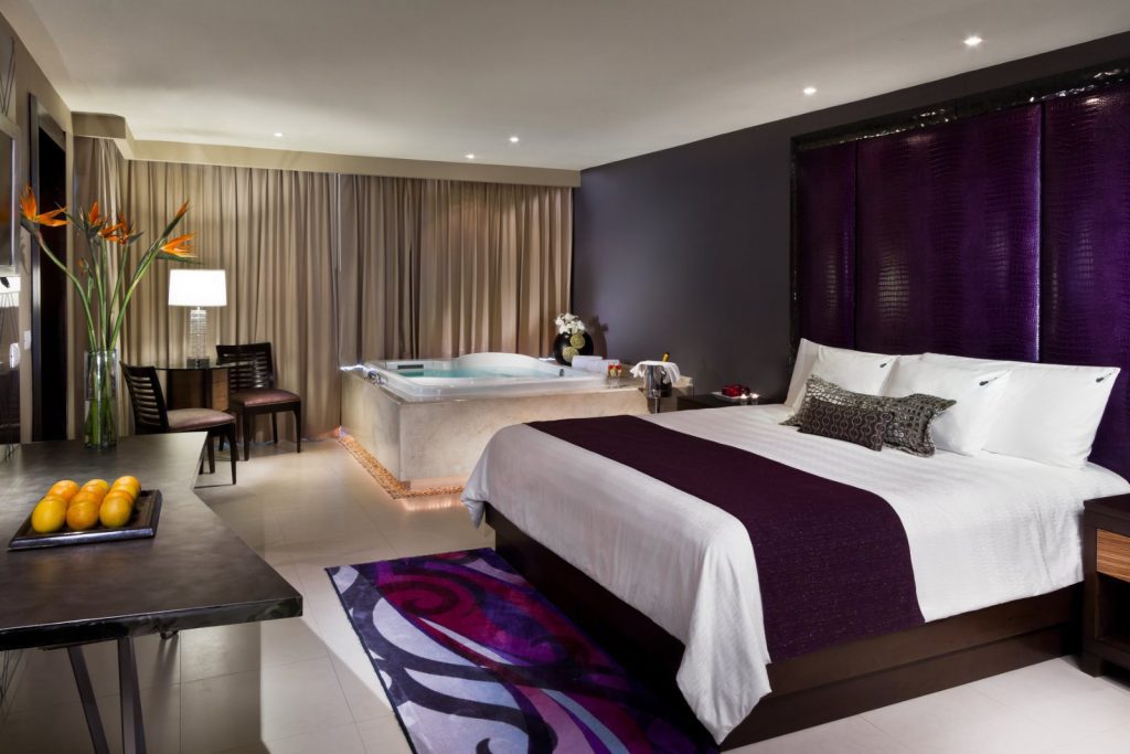 Hard-Rock-Hotel-Cancun-Guest_Suite_Bedroom