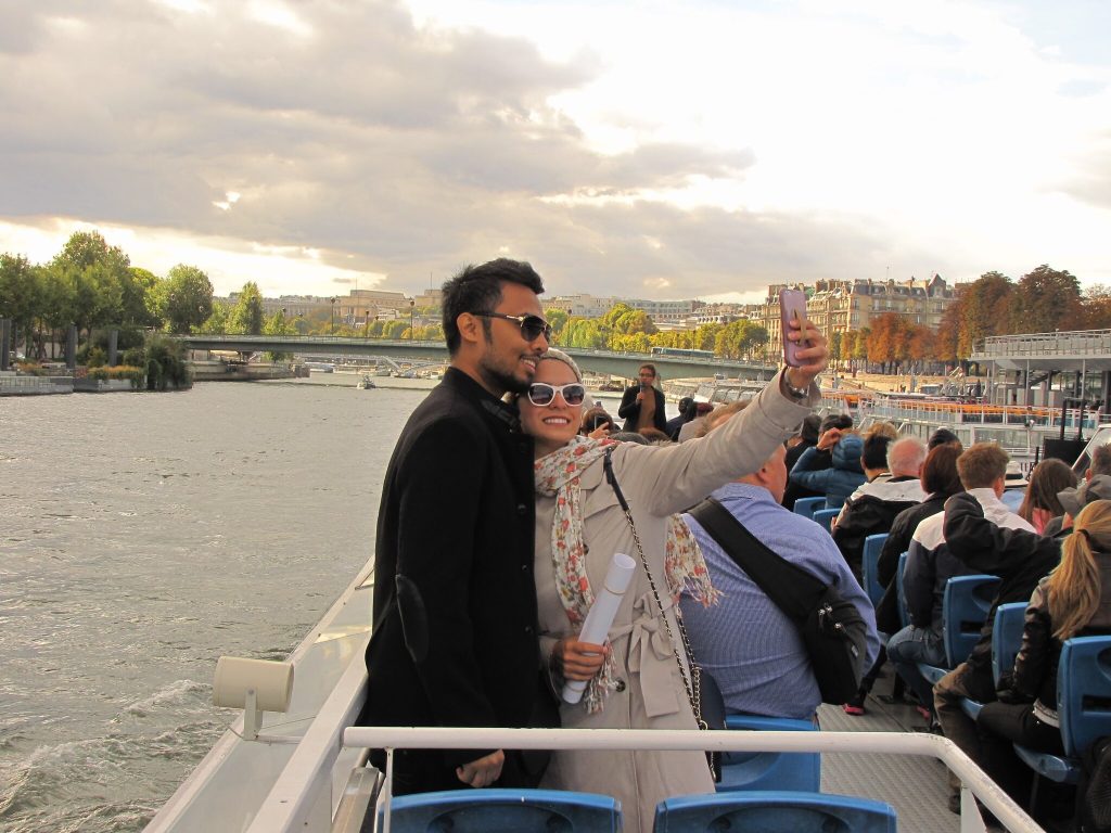 River_Seine_cruise,_Paris_(22266189785)