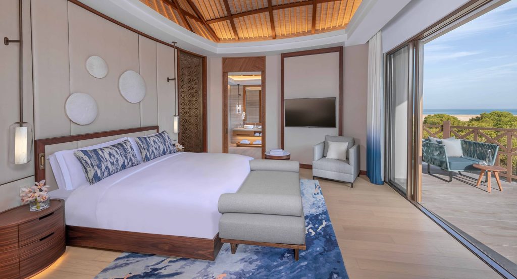 anantara_mina_al_arab_ras_al_khaimah_resort_guest_room_over_water_pool_villa_bedroom_1920x1037