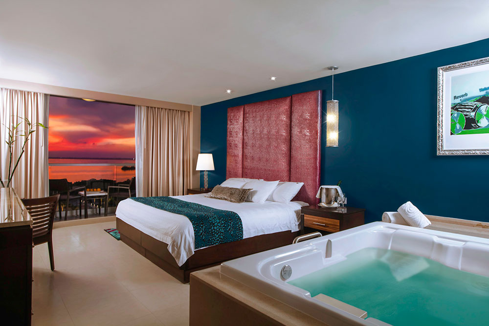 hard-rock-hotel-cancun-Deluxe-Gold-room