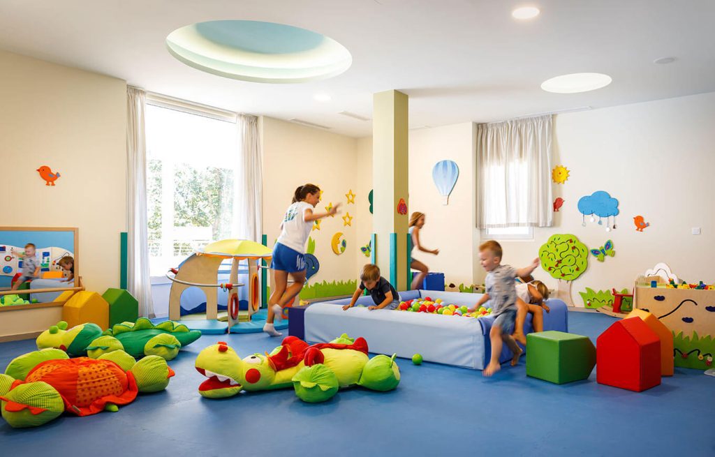 girandella-resort-maro-playroom-fun