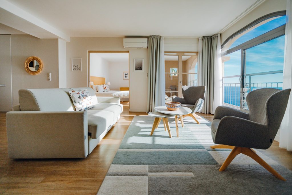 hotel-4-etoiles-la-villa-douce-saint-tropez-rayol-chambre-et-suites-vue-mer-aout-septembre-2023-15-scaled