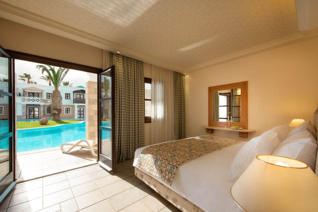 11-mitsis-crete-royalmare-room-suite-sharing-pool_1