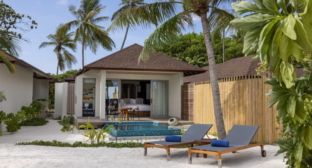 avani_beach_pool_villa_exterior_view_avani_plus_fares_maldives_resort_1920x1037