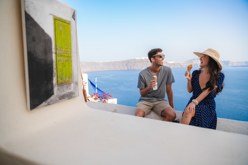 CEL_Santorini_Rooftop_Couple