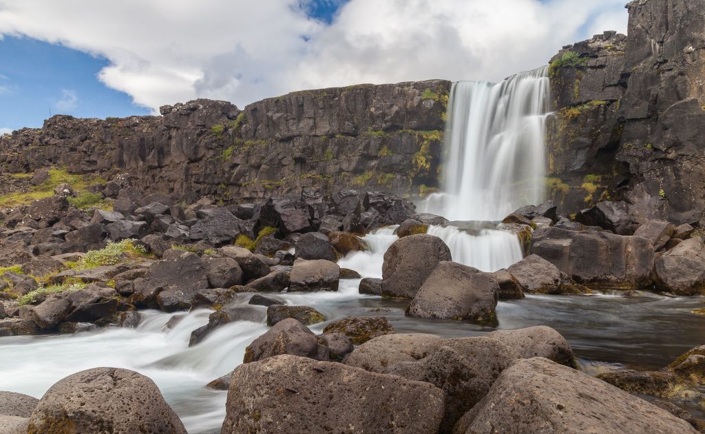 Öxarárfoss,_Parque_Nacional_de_Þingvellir,_Suðurland,_Islandia,_2014-08-16,_DD_029