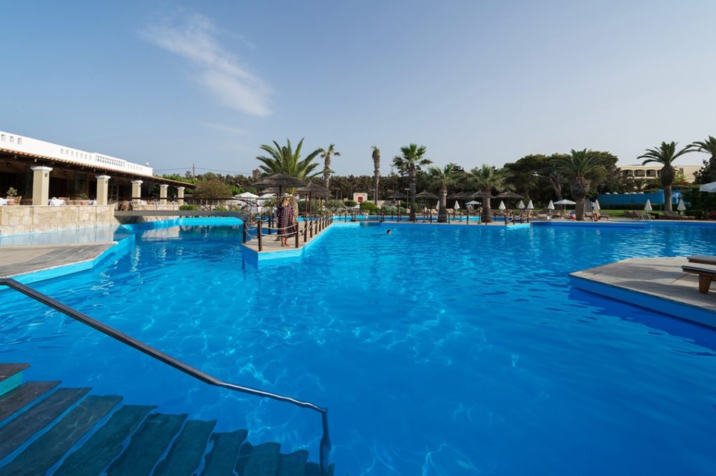 AQUILA-RITHYMNA-BEACH-MAIN-POOL-9