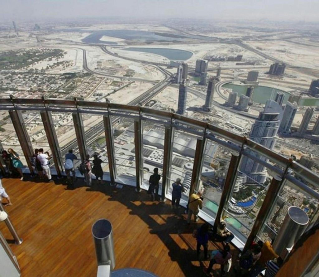 burj-khalifa-at-the-top-on-a-tour-from-abu-dhabi_header-26170