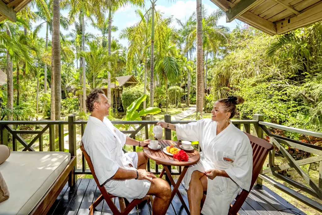 homepage-couple-having-room-service-breakfast